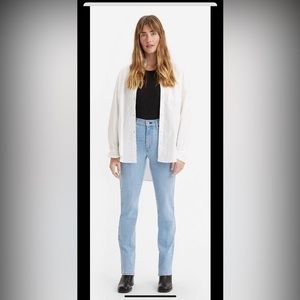 Levis 724 High Rise Straight Womens Jeans